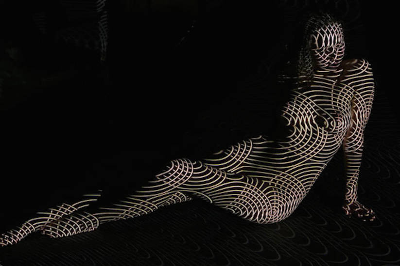 light_patterns_on_naked_women_01