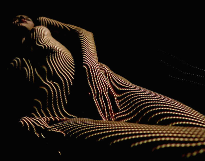 light_patterns_on_naked_women_10