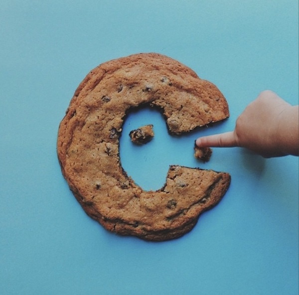 AtoZoë_Dad_Teaches_Daughter_The_Alphabet_By_Shaping_Letters_Out_Of_Yummy_Food_2014_03