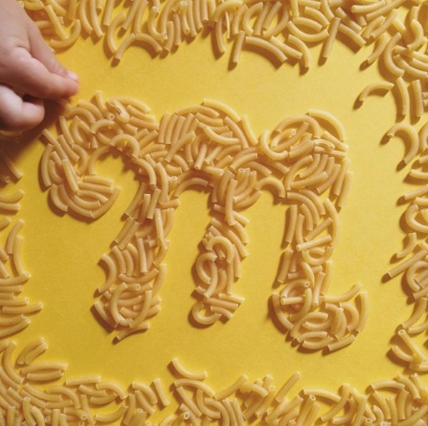 AtoZoë_Dad_Teaches_Daughter_The_Alphabet_By_Shaping_Letters_Out_Of_Yummy_Food_2014_05