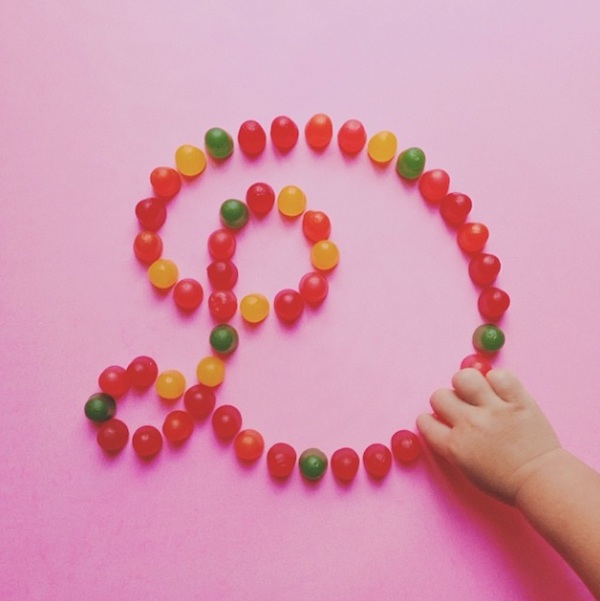 AtoZoë_Dad_Teaches_Daughter_The_Alphabet_By_Shaping_Letters_Out_Of_Yummy_Food_2014_08