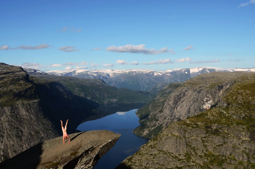 Cheeky_Travel_Photos_Of_A_Man_Doing_Handstands_In_The_Nude_Around_The_World_2014_06