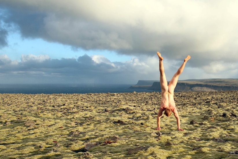 Cheeky_Travel_Photos_Of_A_Man_Doing_Handstands_In_The_Nude_Around_The_World_2014_09
