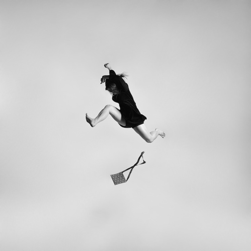 Energetic_Black_And_White_Portraits_Of_People_Captured_In_Mid_Jump_2014_02
