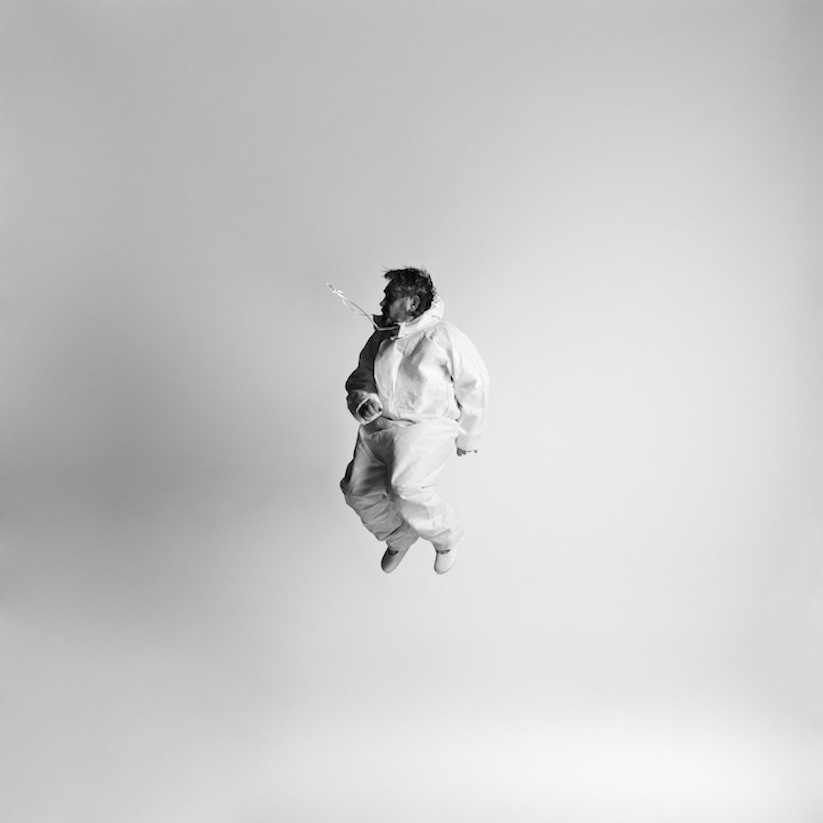 Energetic_Black_And_White_Portraits_Of_People_Captured_In_Mid_Jump_2014_11