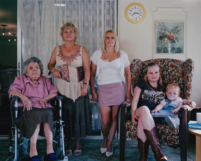 Families_with_5_Generations_in_1_Photo_by_Julian_Germain_2014_01