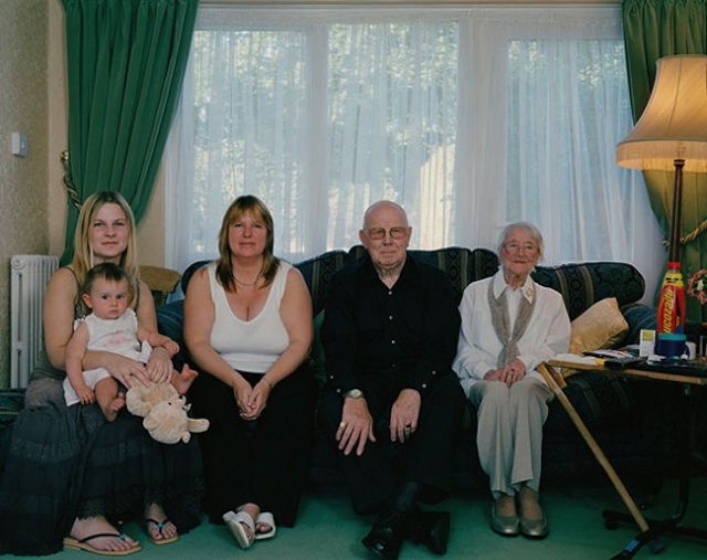 Families_with_5_Generations_in_1_Photo_by_Julian_Germain_2014_04