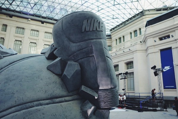 Nike _Come_Out_In_Force_Sneakerball_Sculpture_in_Madrid_Spain_2014_07