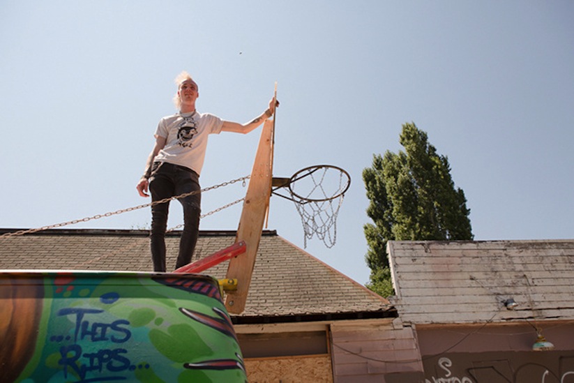 Rigsketball_A_Basketball_Tournament_Using_A_Hoop_Attached_To_A_Tour_Van_2014_05
