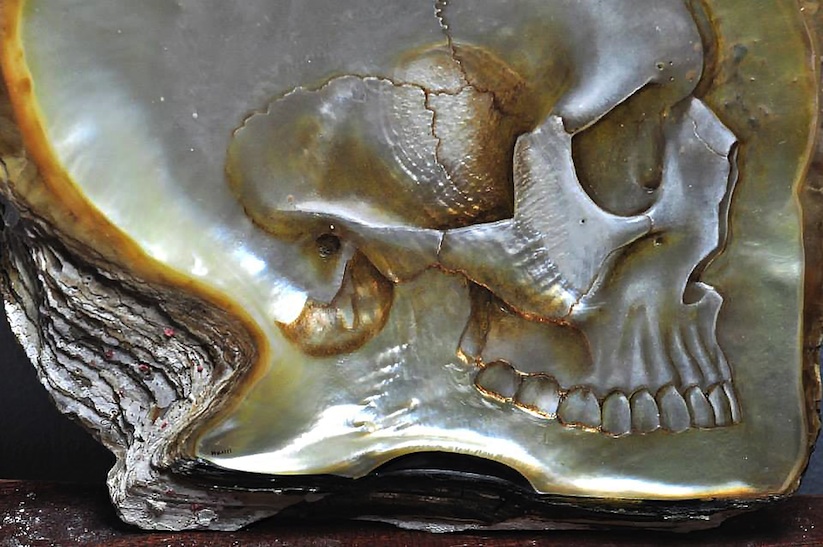 Skulls_Carved_into_Mother_of_Pearl_Shells_by_Gregory_Halili_2014_05