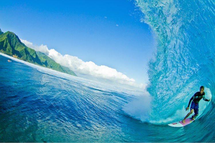 The_Thrill_Of_Surfing_Captured_In_Breathtaking_Photos_by_Ryan_Struck_2014_06