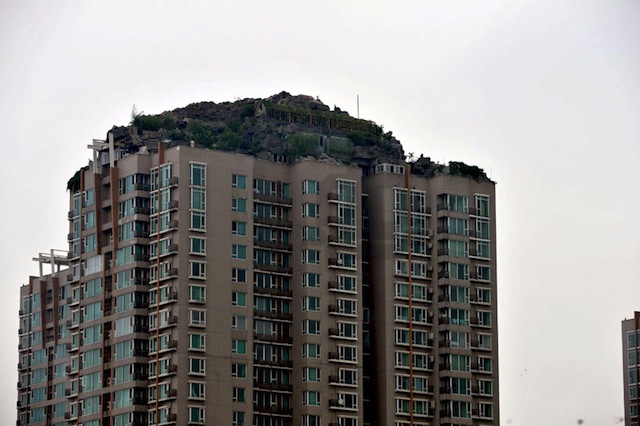 bejing-illegal-rooftop-mountain-villa_02