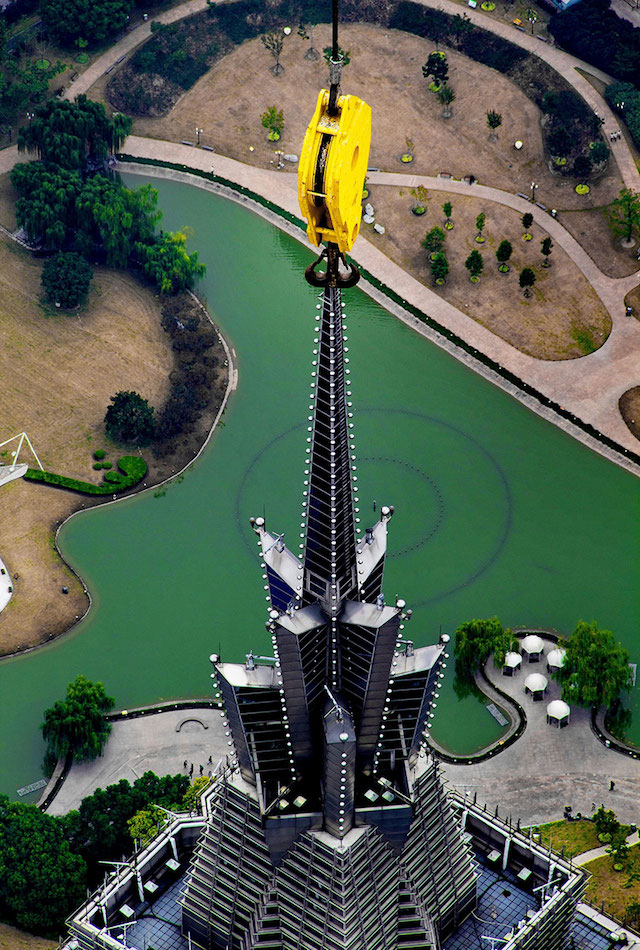 crane-operator-aerial-shanghai-photos-09