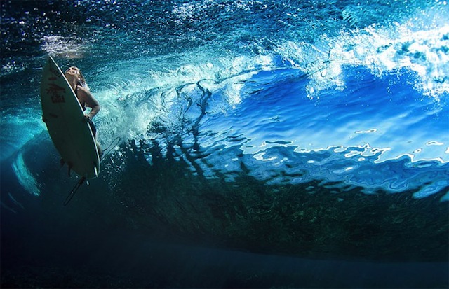 female_surfers_under_water_07