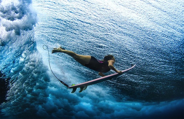 female_surfers_under_water_11