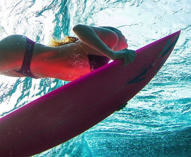 female_surfers_under_water_14