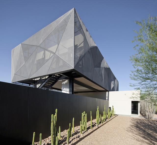 grey_house_in_las_vegas_02a