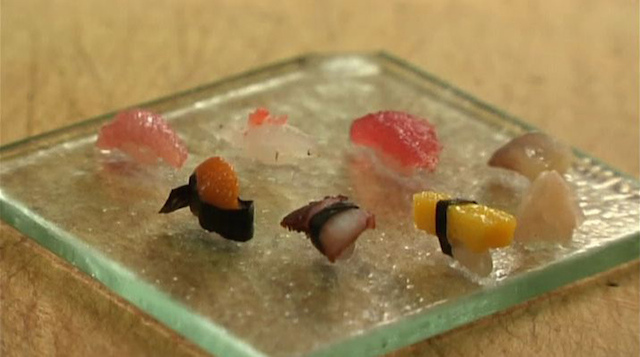 miniature-sushi-made-with-a-single-grain-of-rice_01