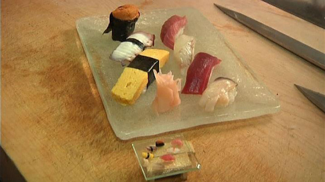 miniature-sushi-made-with-a-single-grain-of-rice_08