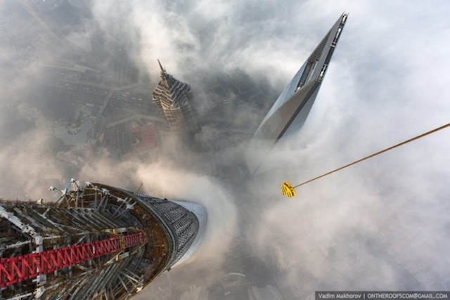 on-the-roofs-shanghai-tower_02