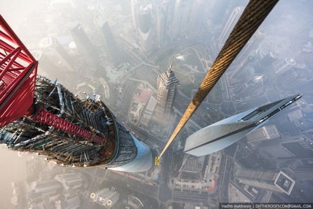 on-the-roofs-shanghai-tower_06