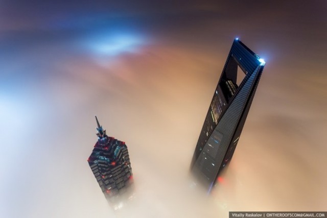 on-the-roofs-shanghai-tower_11