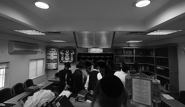 orthodox_jewish_surfer_03