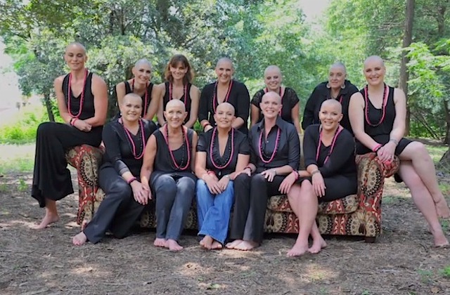 women_shave_head_for_friend_with_cancer_07