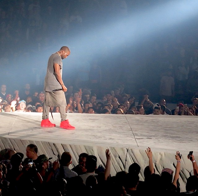 yeezus-tour-merchandise_12