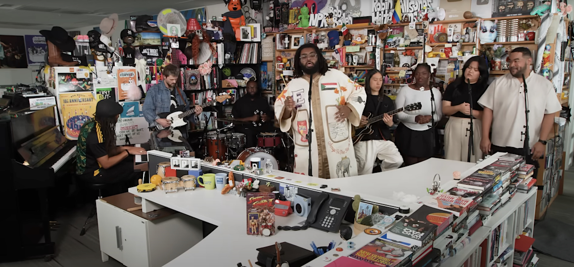 Elmiene Tiny Desk