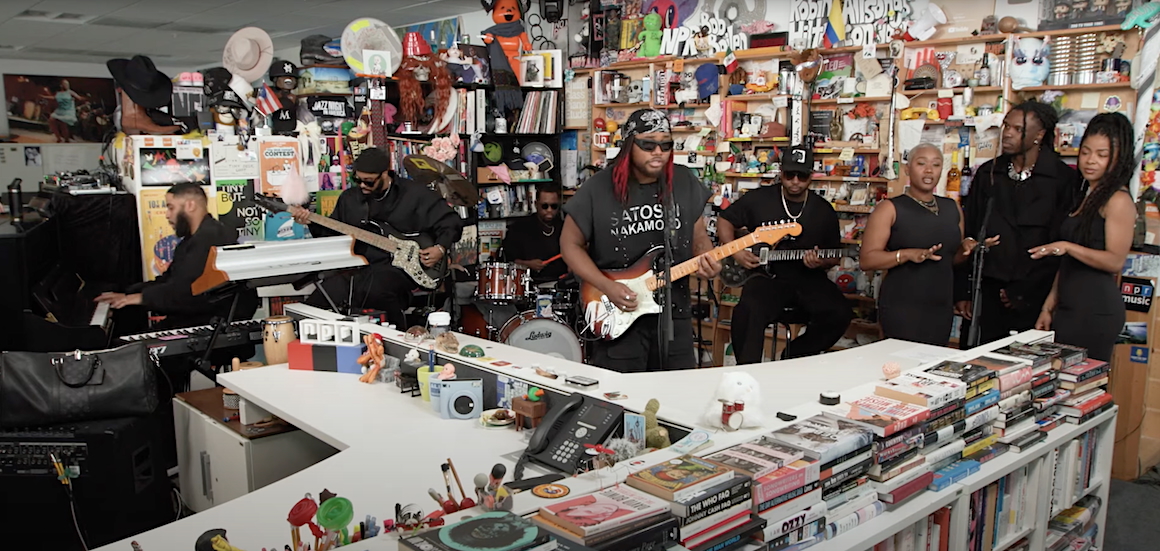 Leon Thomas live mit Band beim Tiny Desk Concert