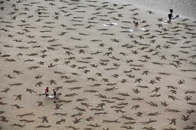 "The Fallen 9000" - Fallen Soldiers Etched Into The Sand On Commemorate ...